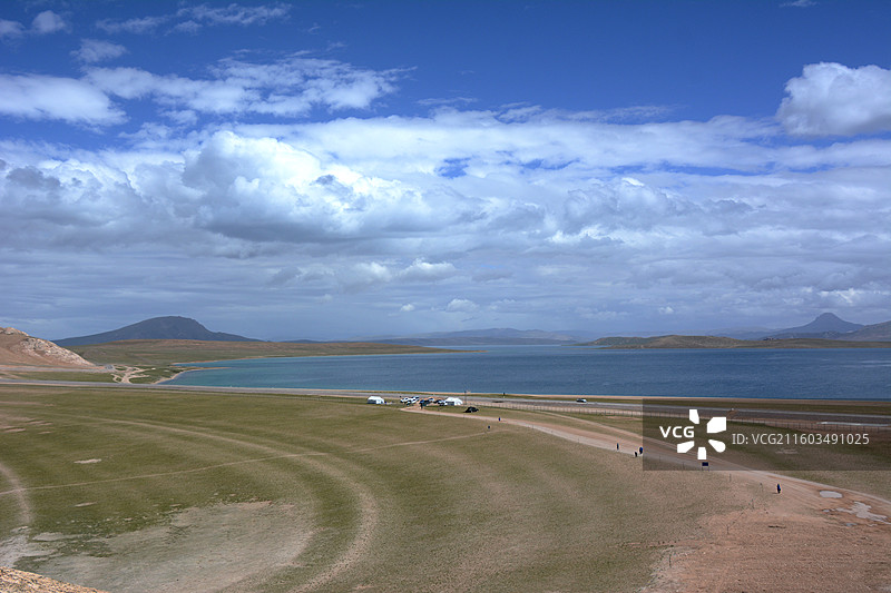 西藏那曲班戈申扎高原湖泊色林错碧水蓝天景色图片素材