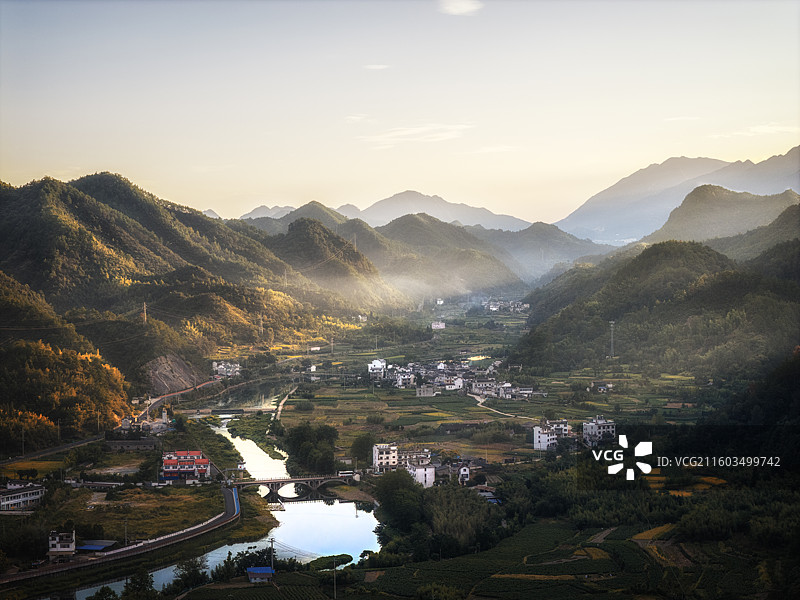 航拍安徽宣城绩溪龙川景区日出图片素材