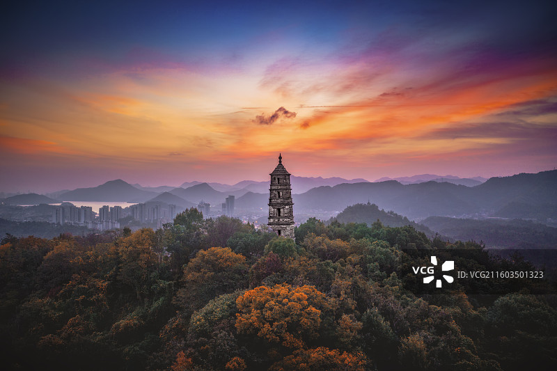 航拍杭州临安功臣塔秋季朝霞图片素材