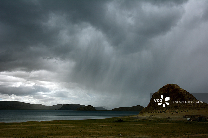 西藏那曲色林错湖班戈县与申扎县交界处沿途自然风光图片素材