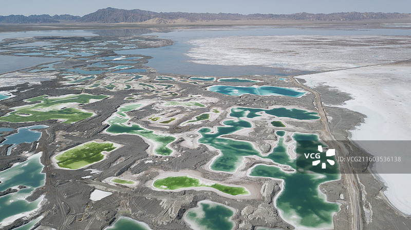 地球的眼泪之大柴旦翡翠湖图片素材