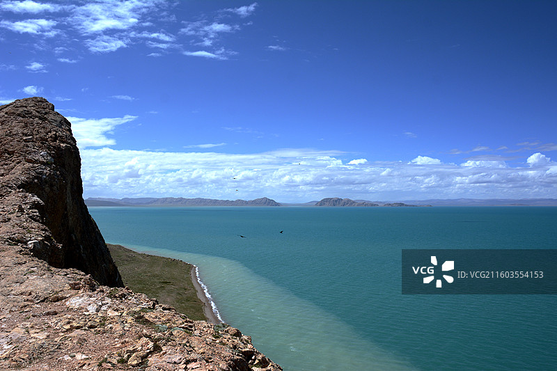 西藏那曲班戈申扎高原湖泊色林错碧水蓝天景色图片素材