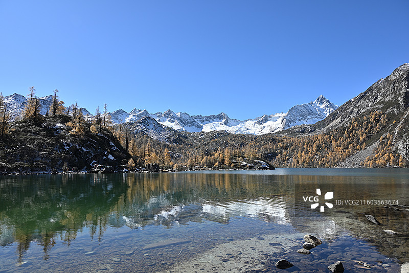 党岭夏羌拉雪山三湖图片素材