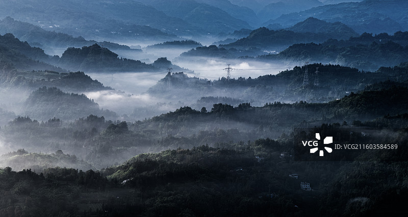 水墨群山-四川省屏山县龙华镇自然风光图片素材