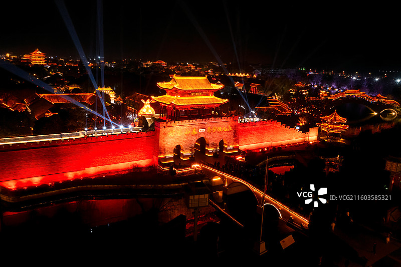 无人机航拍台儿庄古城夜景图片素材