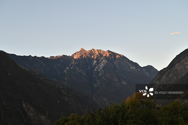 党岭夏羌拉雪山三湖图片素材