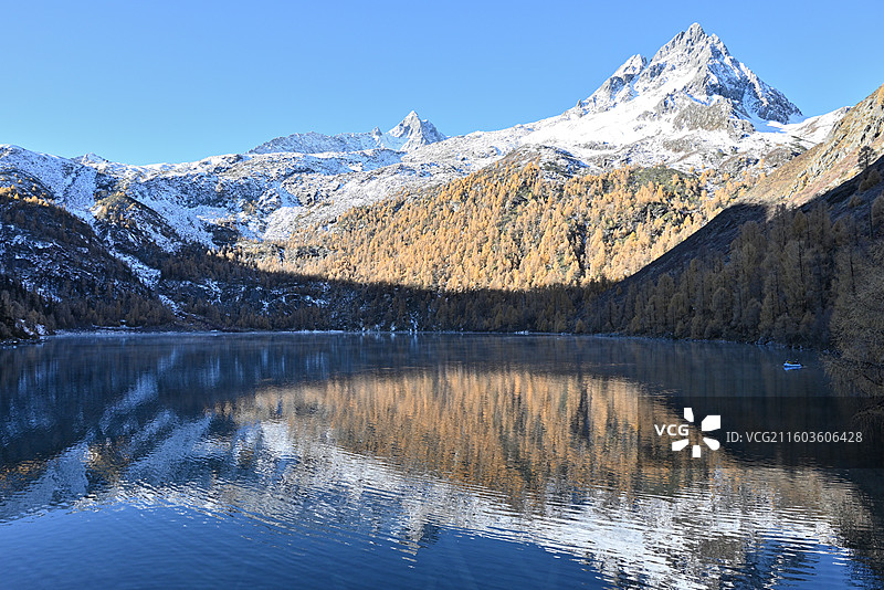 党岭夏羌拉雪山三湖图片素材