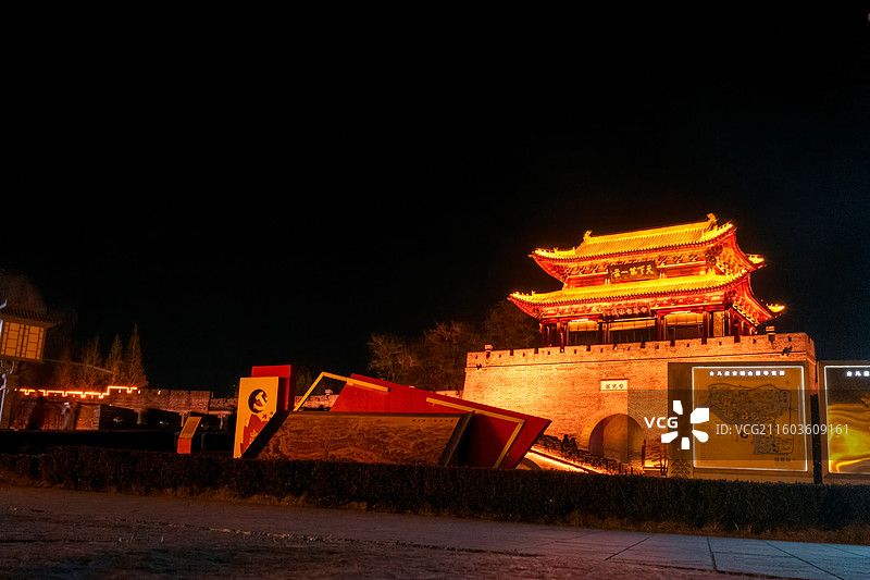 无人机航拍台儿庄古城夜景图片素材