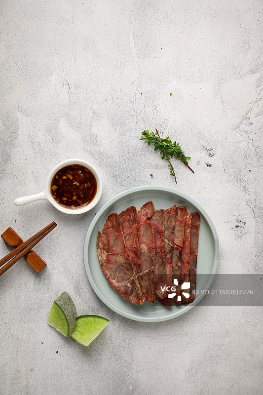 春卷荷叶饼卷酱牛肉萝卜蔬菜小河虾图片素材