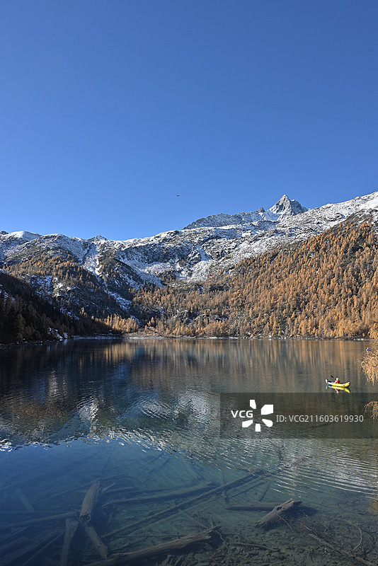党岭夏羌拉雪山三湖图片素材