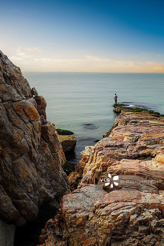 山东烟台长岛九丈崖地质公园海蚀地貌图片素材