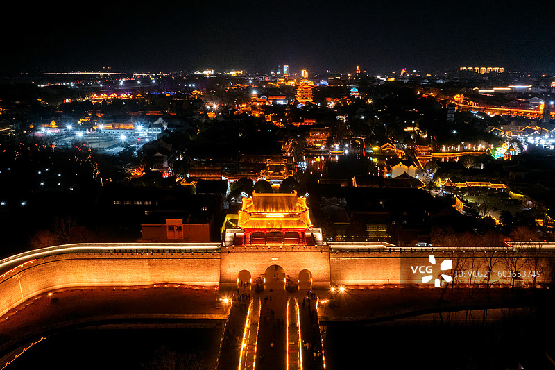 无人机航拍台儿庄古城夜景图片素材