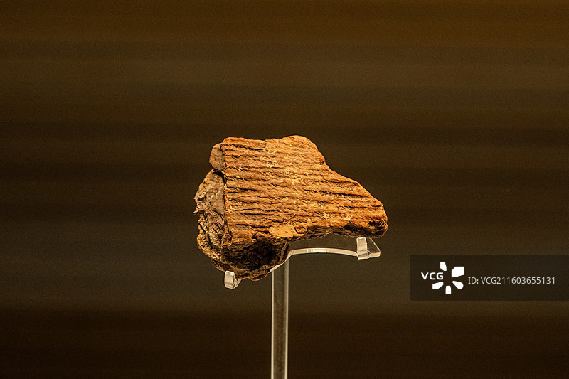 旧石器时代（距今约20000年） 仙人洞遗址出士陶片 江西省万年县仙人洞遗址出土 上海博物馆图片素材