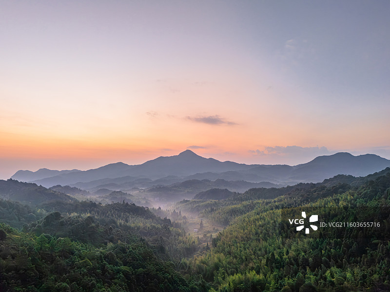 福建省华安县山间晨雾与日出美景图片素材