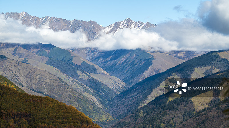 川西雅安宝金线沿途彩林雪山风光图片素材