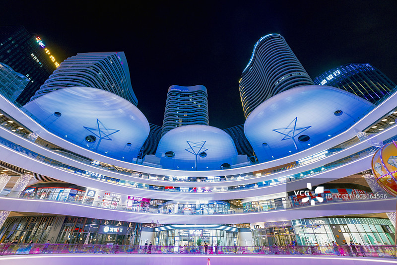 城市对称建筑夜景特写航拍图片素材