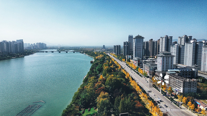 陕西省汉中市汉台区汉江城区全景秋天秋季滨江东路南团结街图片素材