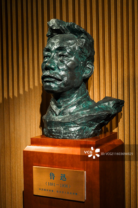中国国家图书馆·国家典籍博物馆“方寸书香-上海鲁迅纪念馆藏名家藏书票展”-雕塑《鲁迅》图片素材