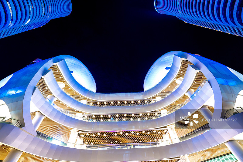 城市对称建筑夜景特写航拍图片素材