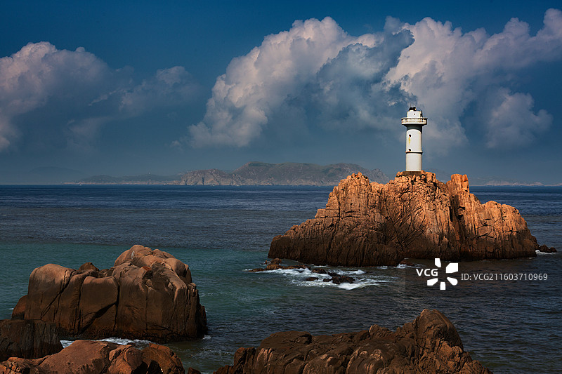 舟山东极岛-东福山岛的灯塔图片素材