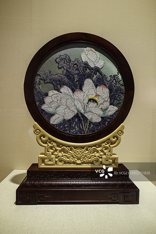 非遗粤绣刺绣和花摆件中国传统民俗文化图片素材