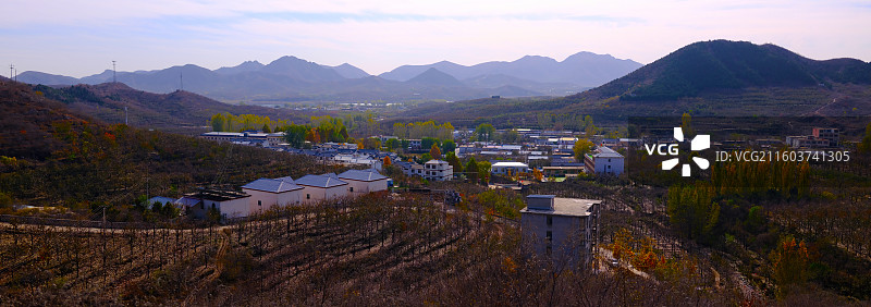 深秋，狼牙山下的小山村石家统图片素材