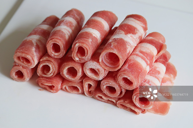 盘子上的肥牛卷图片素材