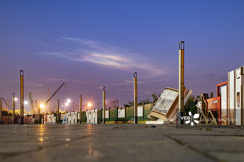 天空上的火箭夜光云图片素材