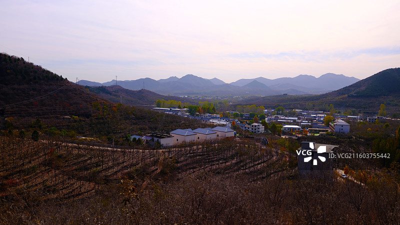 深秋，狼牙山下的小山村石家统图片素材