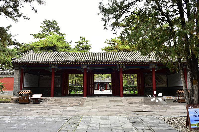 河北省承德市避暑山庄景区古建筑门入口图片素材