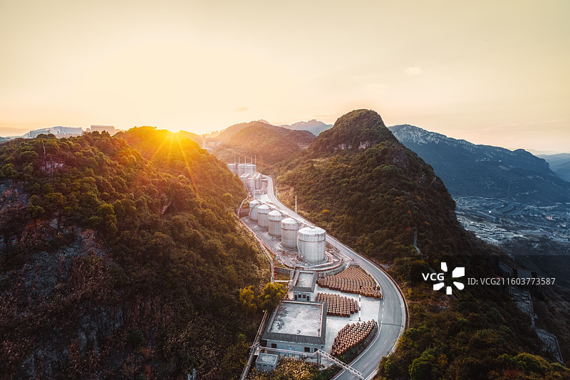 赤水河左岸，郎酒庄园白日的酒谷肌理，夜晚的光影梦境图片素材
