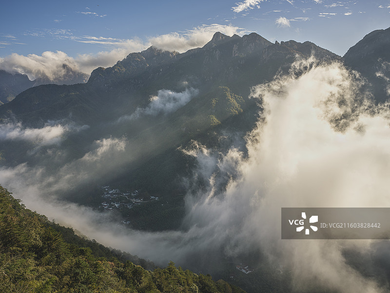 安徽池州青阳县九华山睡佛风光（可供高清大图）图片素材