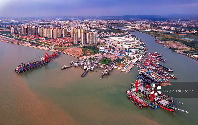 航拍夕阳下的狮子洋图片素材