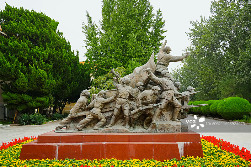徐州双拥展览馆外雕塑  江苏省徐州市淮海战役烈士纪念塔园林图片素材