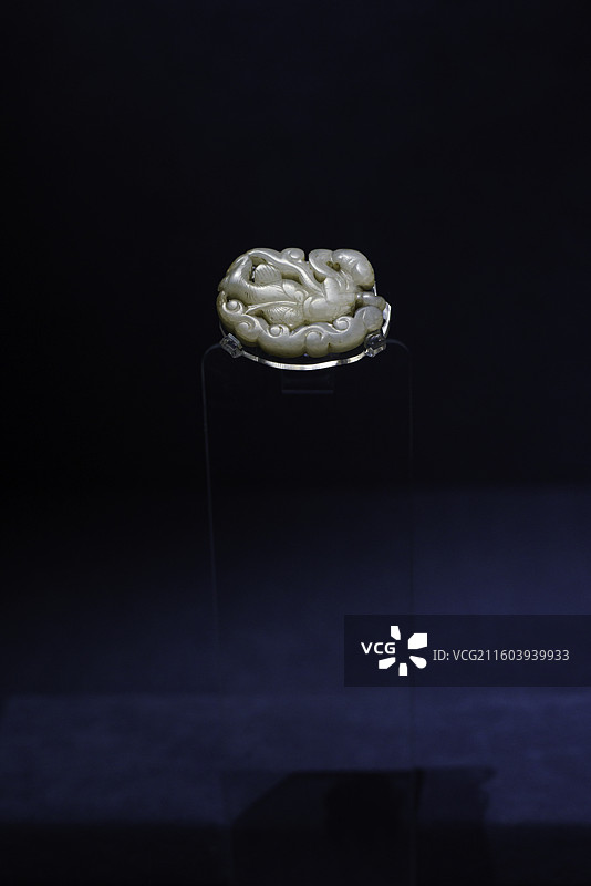 天津博物馆展览重要藏品——辽金时期白玉飞天图片素材