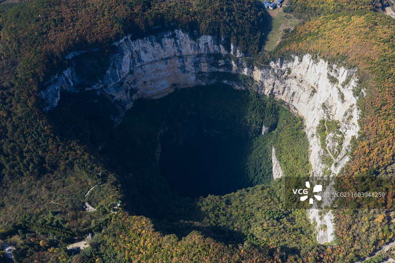 航拍重庆奉节（兴隆）天坑图片素材