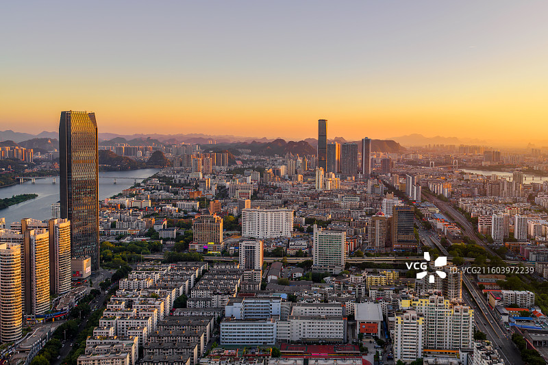 广西柳州城市黄昏晚霞航拍视角风光图片素材