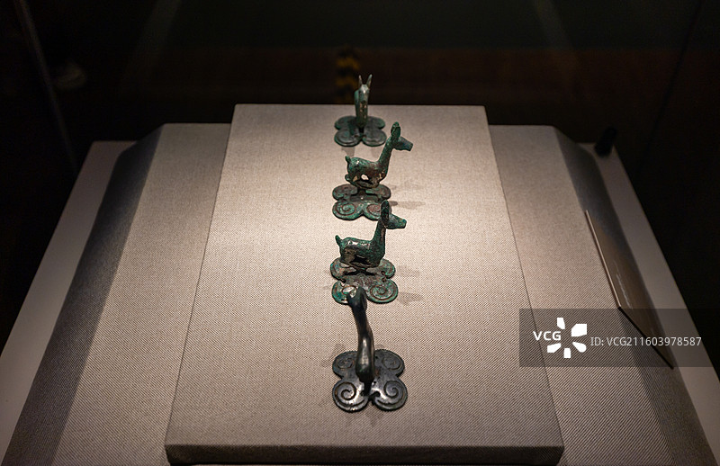 深圳南山博物馆鄂尔多斯精品青铜器文物图片素材