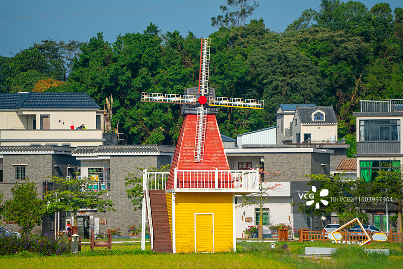 乡村田园风光和风车图片素材