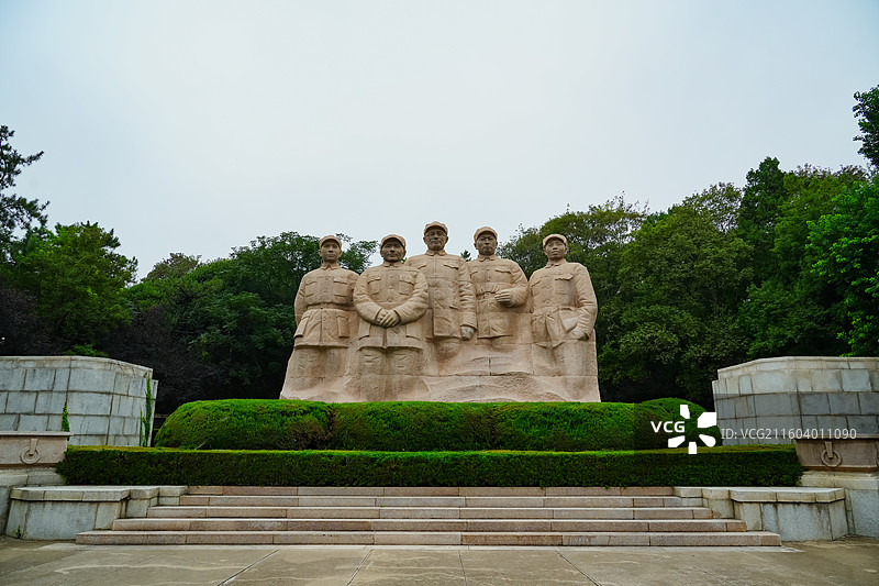 淮海战役总前委群雕（粟裕、邓小平、刘伯承、陈毅、谭震林）江苏省徐州市淮海战役烈士纪念塔园林图片素材