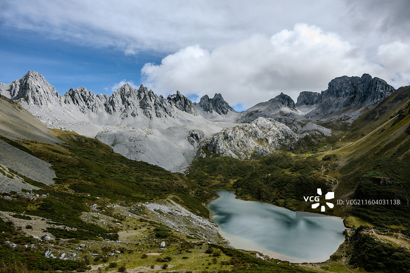 中国云南迪庆香格里拉阿布吉措风光图片素材