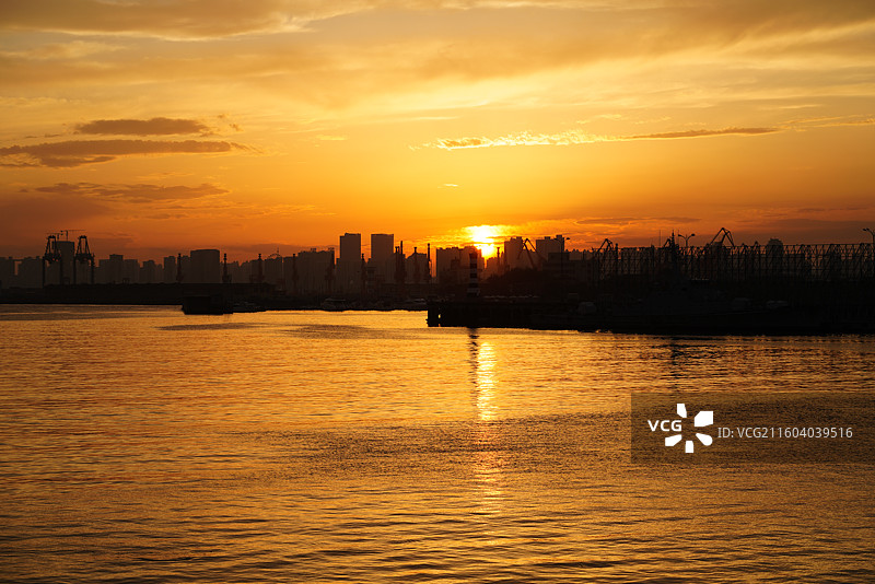河北秦皇岛西港花园落日图片素材