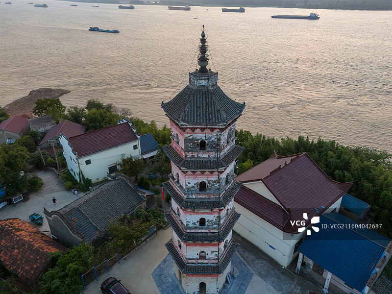 安徽省池州市东至县东流镇长江东流双塔秀峰塔天然塔航拍图片素材