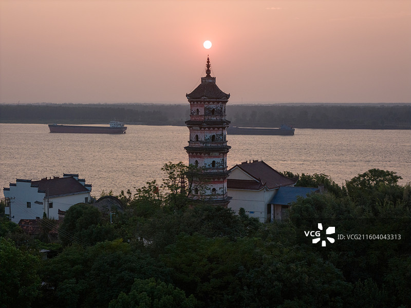 安徽省池州市东至县东流镇长江东流双塔秀峰塔天然塔航拍图片素材