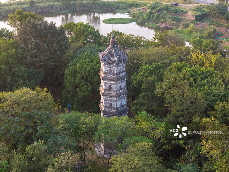 安徽省池州市东至县东流镇长江东流双塔秀峰塔天然塔航拍图片素材