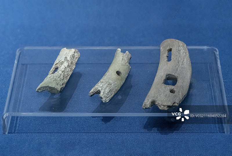 辽宁省沈阳博物馆“沈阳历史陈列”：骨镳（东周，于洪区郑家洼子出土）图片素材