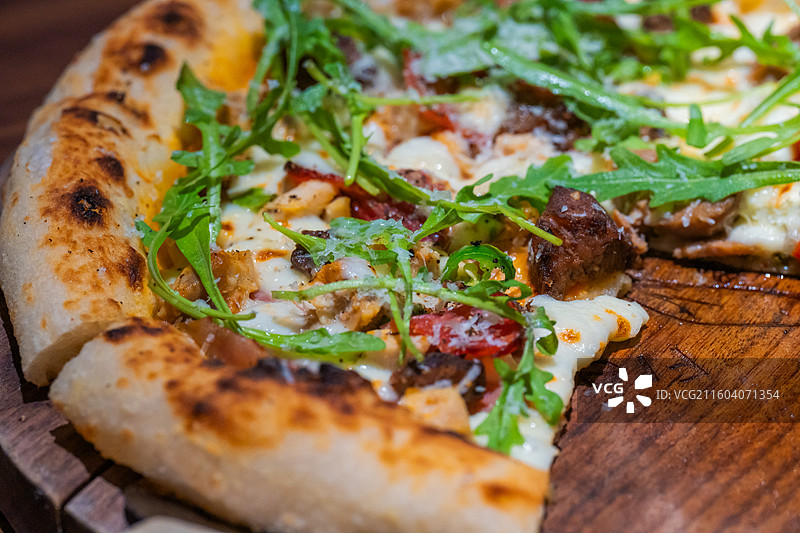 意大利窑炉披萨 芝麻菜牛肉 薄饼 芸芥图片素材