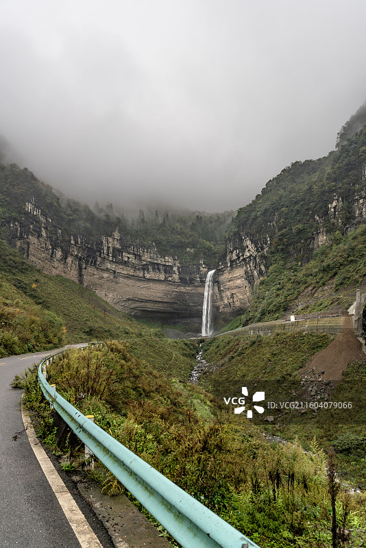 贵州毕节市纳雍县吊水岩瀑布图片素材