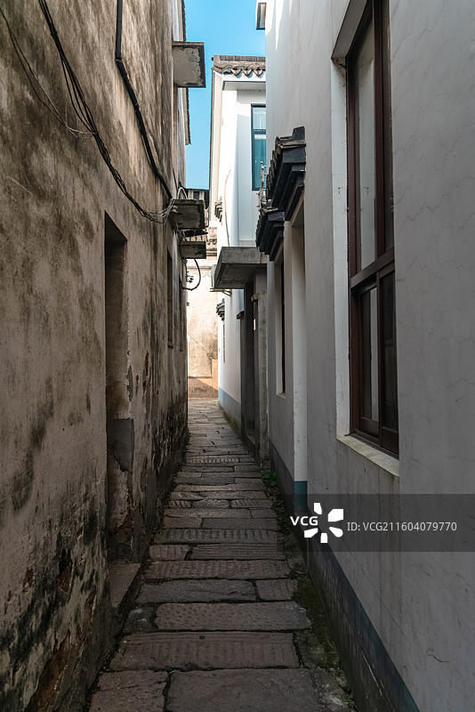浙江湖州，荻港古村的小巷子图片素材