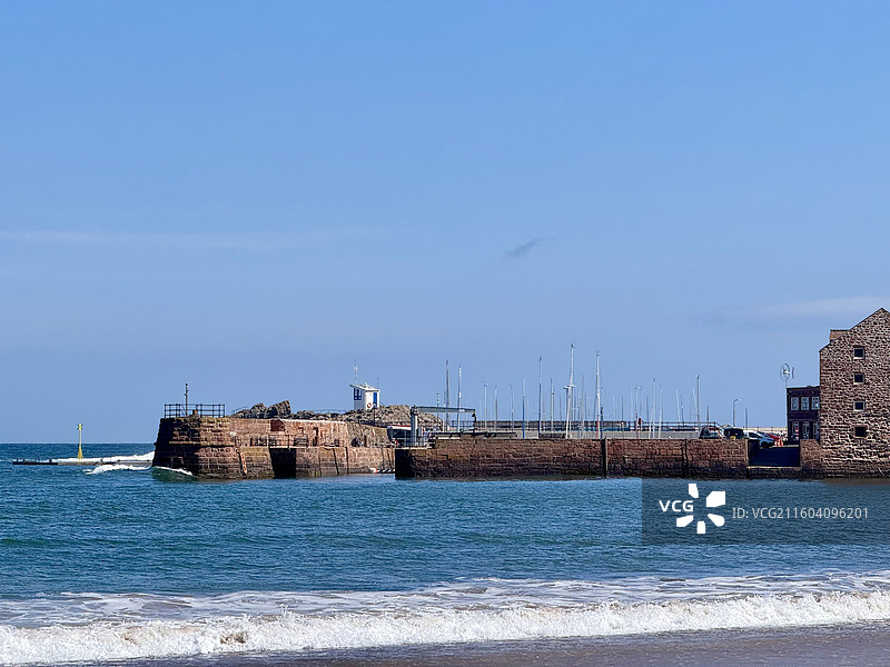英国爱丁堡海滨小镇，北贝里克的海岸线风景图片素材